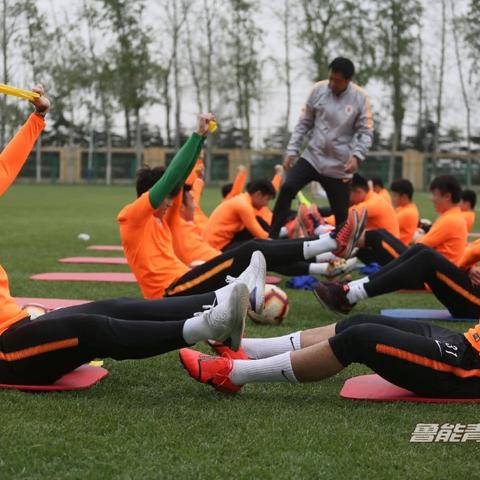 (80游戏名字大全)《游戏名》85级剧情攻略深度解析：手把手教你高效突破