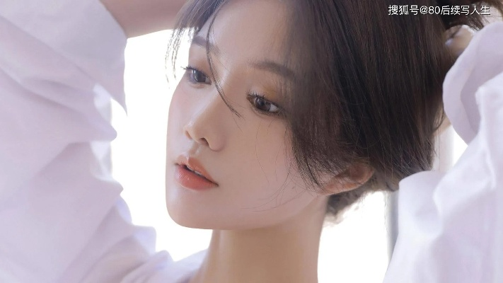 (电脑美女墙纸)高清电脑桌面壁纸：展示美女侧脸独特魅力与艺术风情