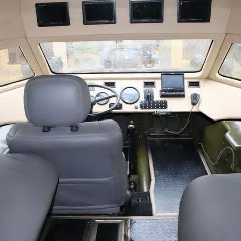 (末日装甲房车防丧尸)末日生存挑战:揭秘丧尸末日装甲车的设计与进化历程 (末日装甲房车防丧尸)末日生存挑战:揭秘丧尸末日装甲车的设计与进化历程