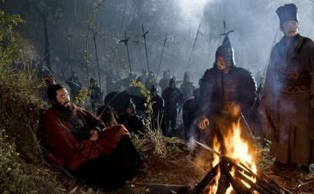 铁索连环是谁的计谋？历史中的权谋与智慧的巧妙交织藏着怎样的秘密？