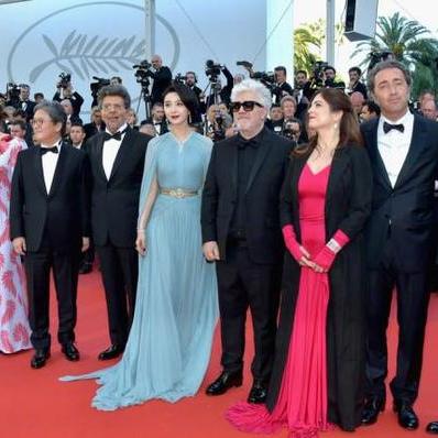 (王者荣耀世界皮肤)展示王者世纪皮肤魅力，这些稀有外观让你在游戏中脱颖而出