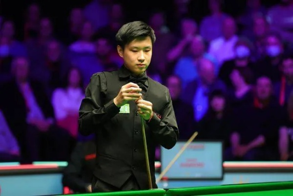 赵心童在英锦赛资格赛中表现出色,连续2场胜利赢得关键晋级机会 赵心童在英锦赛资格赛中表现出色,连续2场胜利赢得关键晋级机会