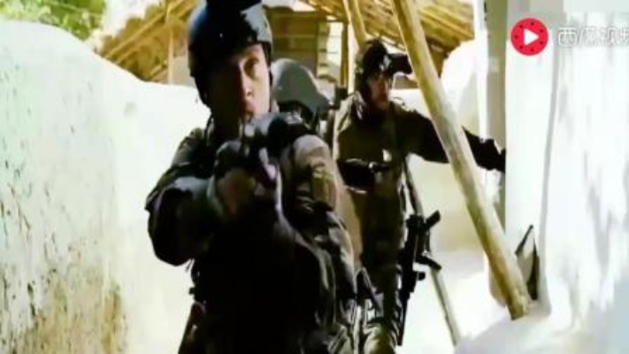 (狙击手解救人质现实视频)狙击手解救人质组训法：精准打击，快速行动，生死一瞬间。