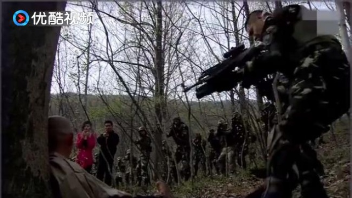 (狙击手解救人质现实视频)狙击手解救人质组训法：精准打击，快速行动，生死一瞬间。