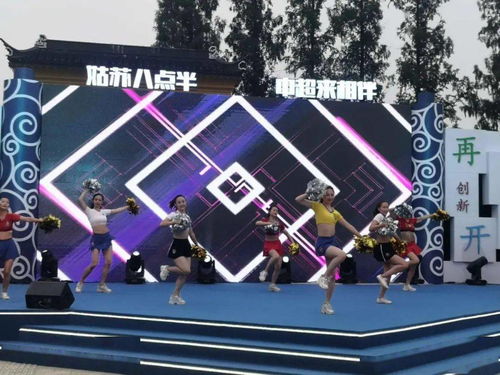 深圳街头足球热潮：激情街头足球在深圳蓬勃发展，成为年轻人热爱的激情运动