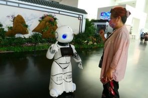 胜利之吻广告女机器人:揭示未来科技之美丽与复杂性的独特视角 胜利之吻广告女机器人:揭示未来科技之美丽与复杂性的独特视角