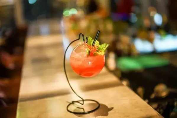 探索有间酒馆四月橙:品味春日灵感与创意调酒的绝妙体验 探索有间酒馆四月橙:品味春日灵感与创意调酒的绝妙体验