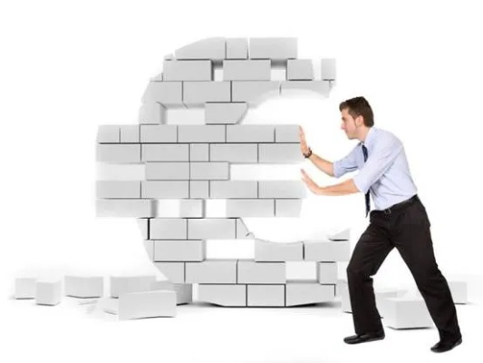 (拆东墙补西墙叫什么)拆东墙补西墙总没完，补漏洞心安理得，企业经营之道。