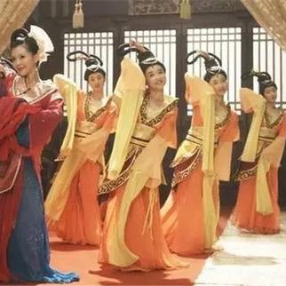 (独揽群雄打一个字)独揽三国战果：这个人如何独自带领团队取得胜利？